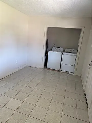 203 E Moreau St — Photo 6