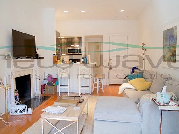 3rd image of 379 Commonwealth Ave #17