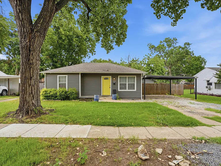 512 Freeman Dr — Photo 1