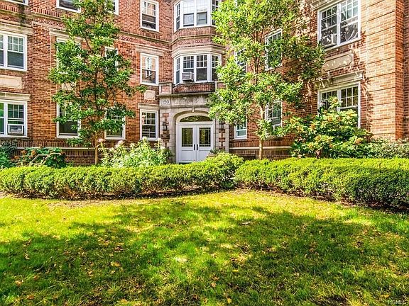 2nd image of 120 Cabrini Blvd APT 10