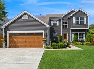 637 David St, Lake In The Hills, IL 60156