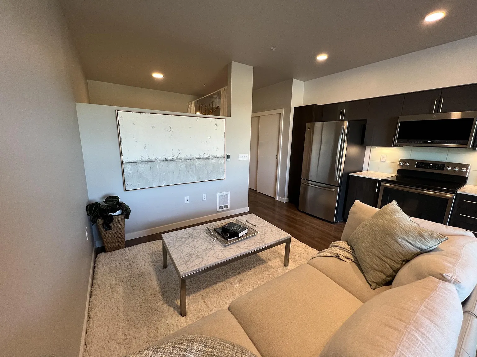 1 bed, 577 sqft, $2,150 — Photo 2