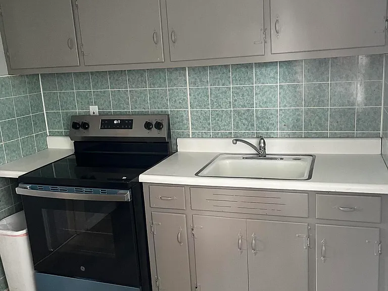 903 Catherine St — Photo 2