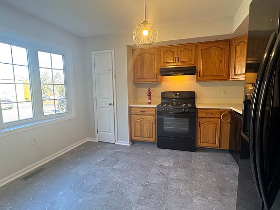 3rd image of 2809 Knoll Way