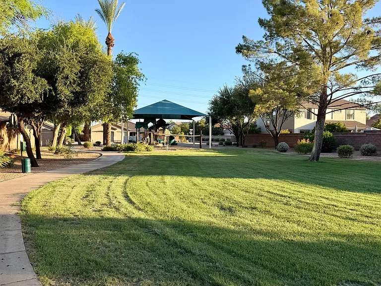 1289 E Iris Dr — Photo 42