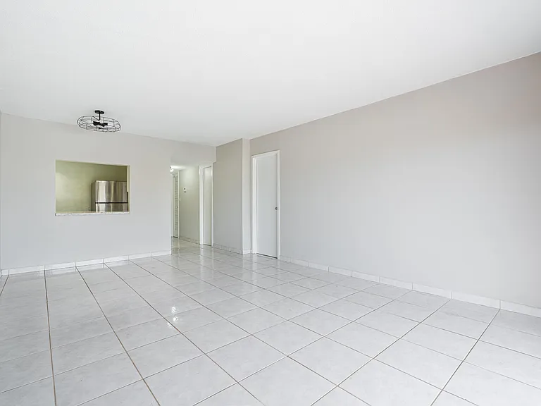 2200 E Hallandale Beach Blvd #202 — Photo 23