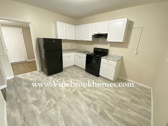 5th image of 409 W Holden Ave