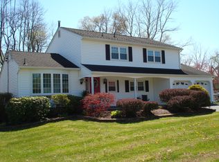 11 Sutton Park Rd, Poughkeepsie, NY 12603