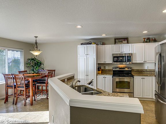 5th image of 5122 NE Schoeler Cir