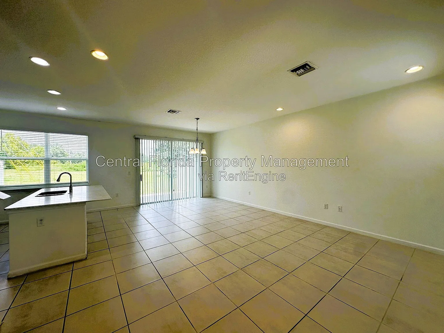 3 bed, 2.5 bath, 1356 sqft, $1,949 — Photo 3