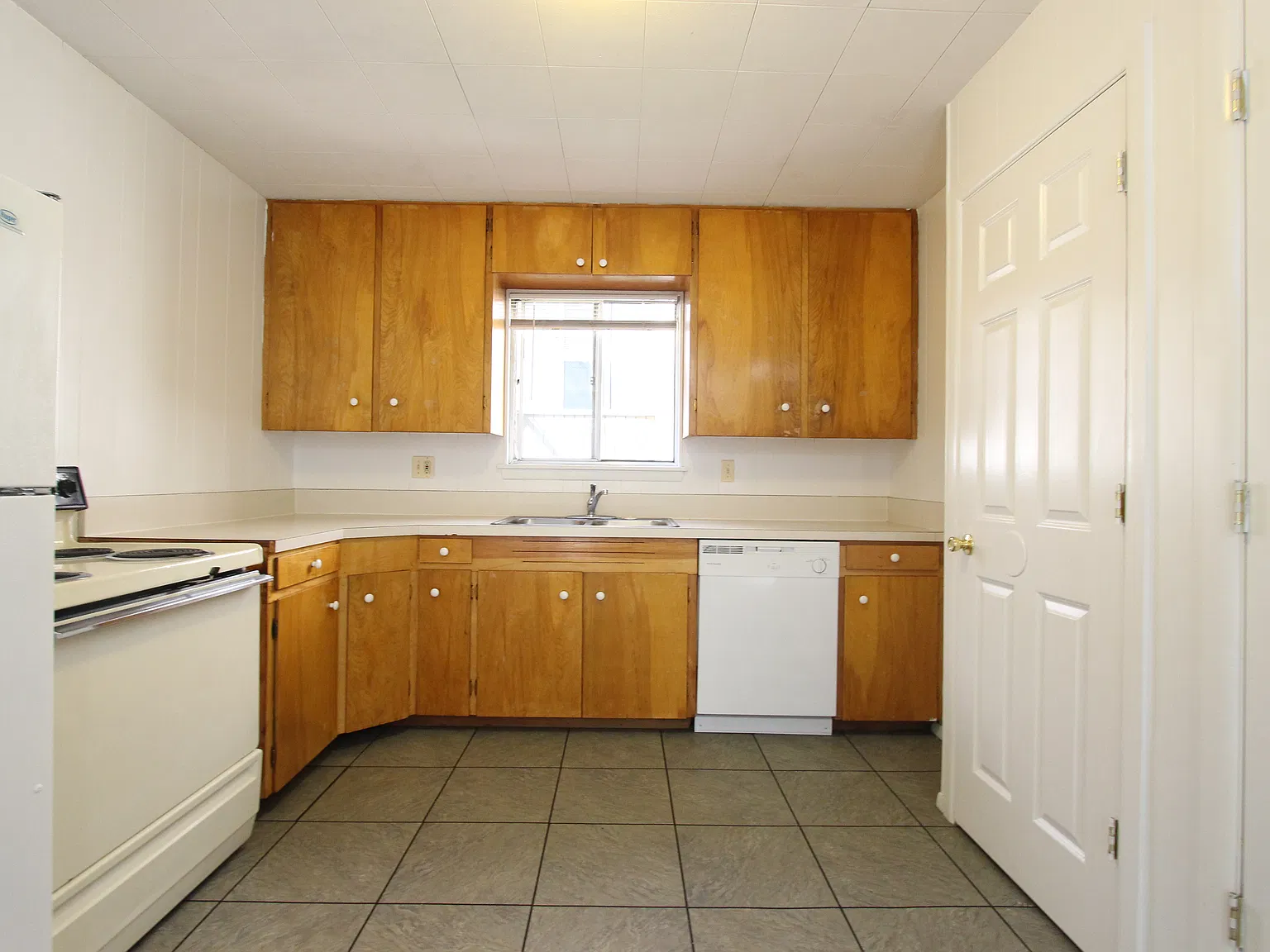 2 bed, 550 sqft, $3,400 — Photo 2