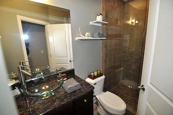 922 Warren Ave #201 — Photo 15
