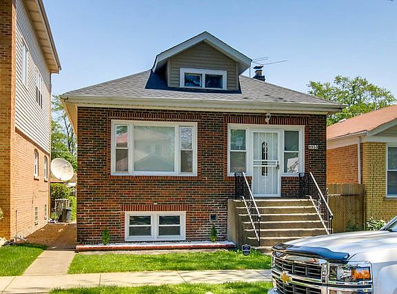 3rd image of 8953 S Crandon Ave