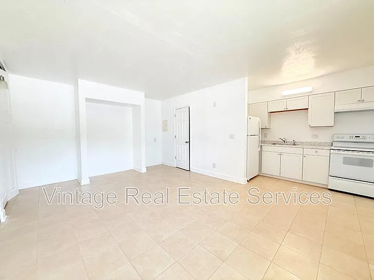 Whitehall Garden Apartments — Photo 8