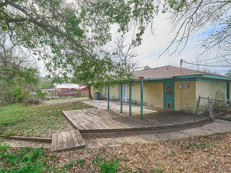 203 Paul Knox St — Photo 37