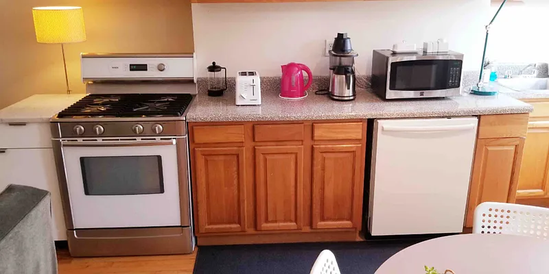 Rented by Constellation Commercial Real Estate Advisors, LLC | media 9