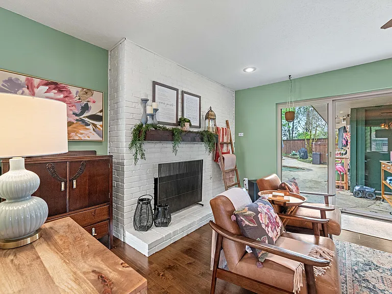 9854 Estate Ln — Photo 15
