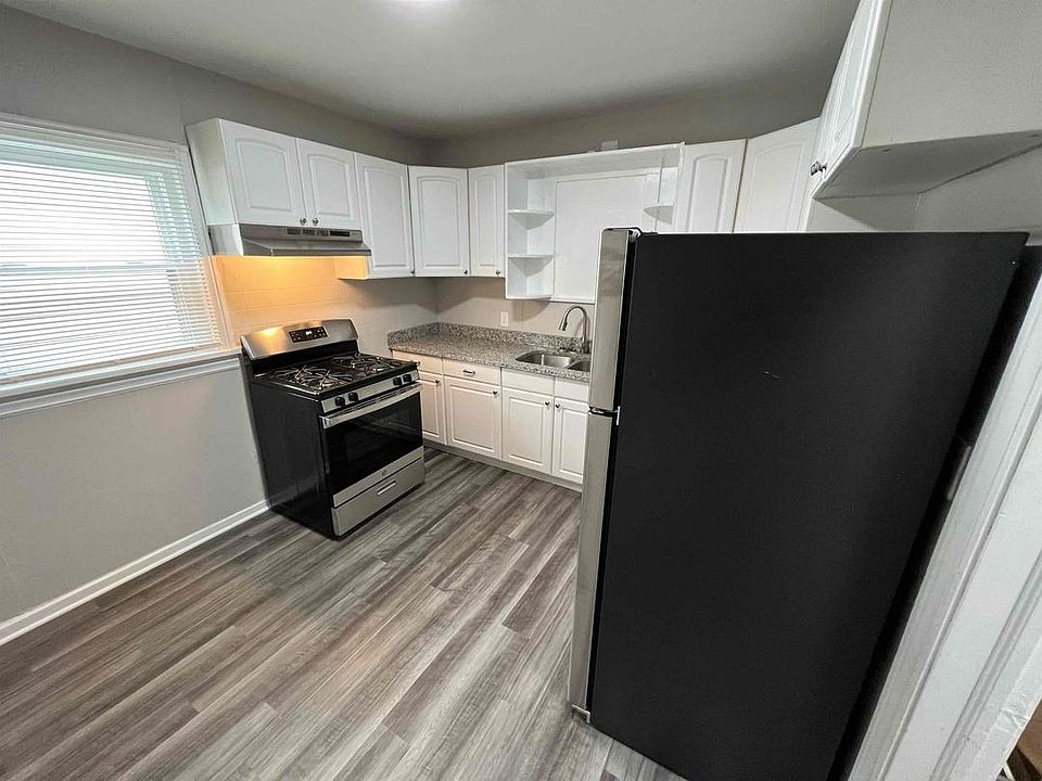 1st image of 563 Essex St