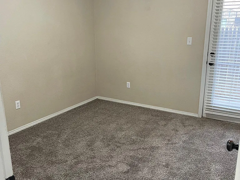 1515 Bradley Ct — Photo 17