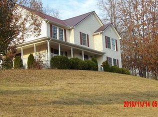 239 Arrow St, Pounding Mill, VA 24637