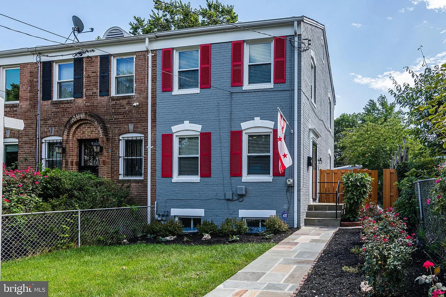 425 Quackenbos St NE photo 1
