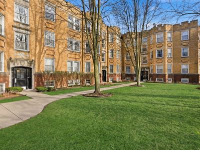 2579 W Montrose Ave APT 2N, Chicago, IL, 60618
