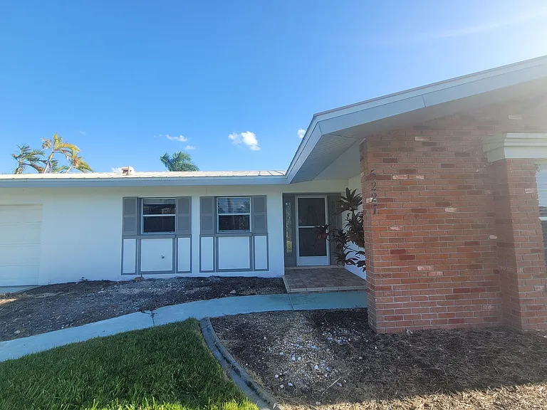 5227 SW 2nd Pl — Photo 2