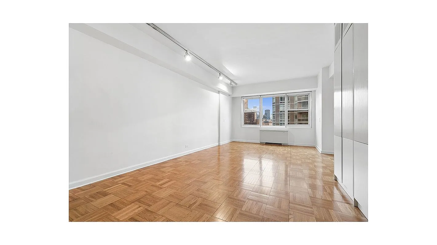 205 E 63rd St APT 16F photo 1