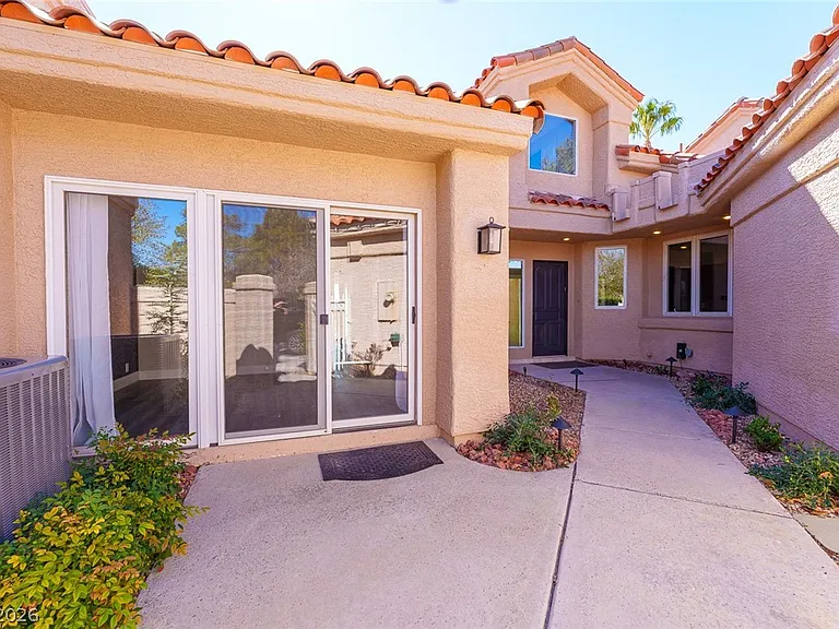 8185 Round Hills Cir — Photo 27
