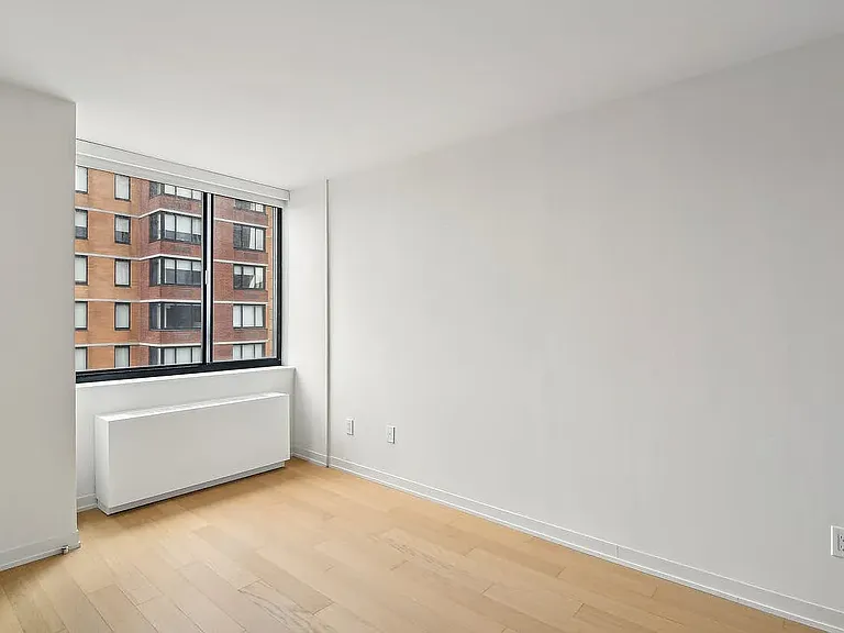 Columbus Pl #S10E — Photo 2