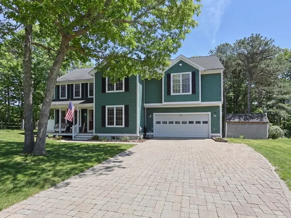 14 Sir Lancelot Dr, Bourne, MA 02532