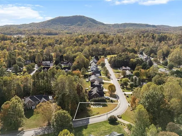 924 Barrington Dr NE, Lenoir, NC 28645