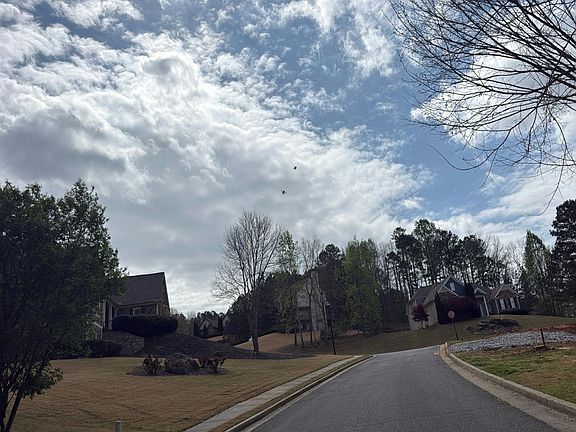 4th image of 18 Roxburgh Trl NE