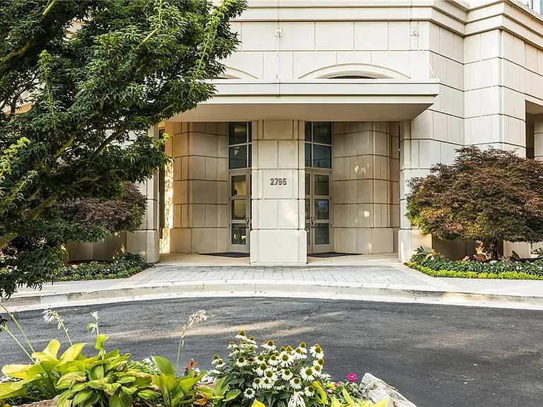 2795 Peachtree Rd NE #1701 — Photo 37