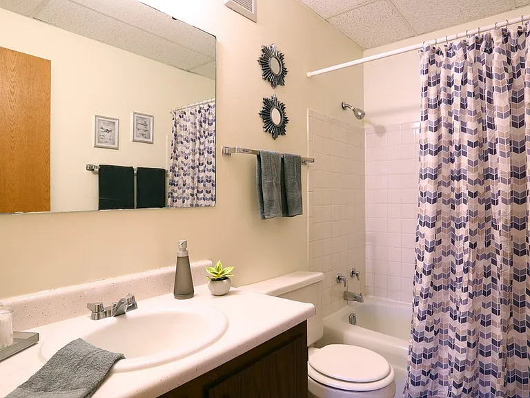 Kensington - Bathroom Kensington - Bathroom
