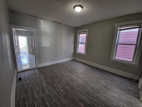 4th image of 118 Brookdale Ave APT 1