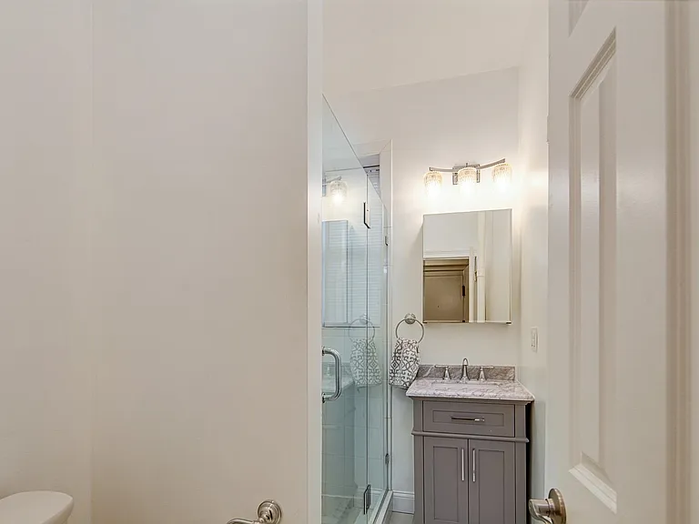 101 73rd St #25 — Photo 10