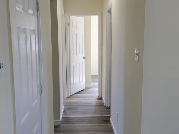 17 Goodman Ave APT 2