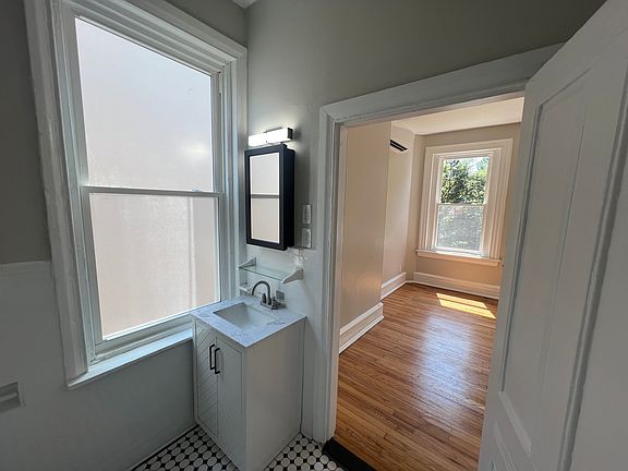 5th image of 1601 N Broom St #5