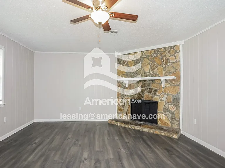 1591851_003_living_room_12869723.jpg