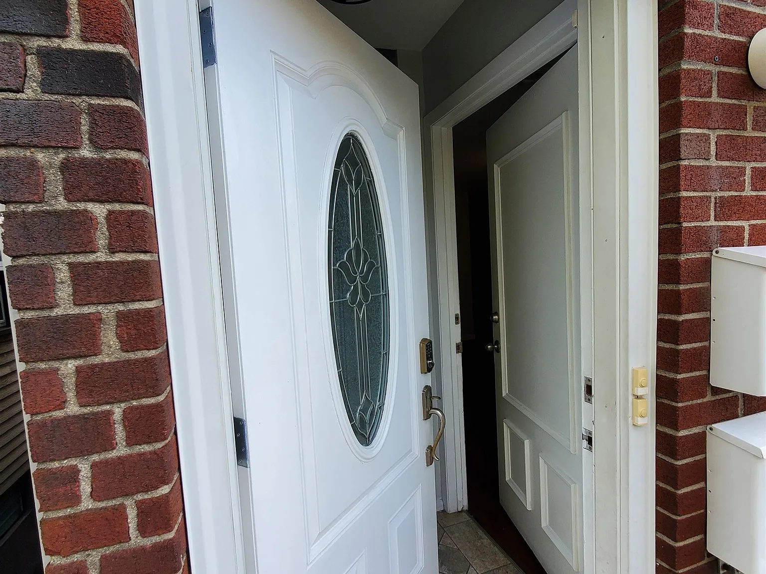 3 bed, 1.0 bath, $2,400 — Photo 3