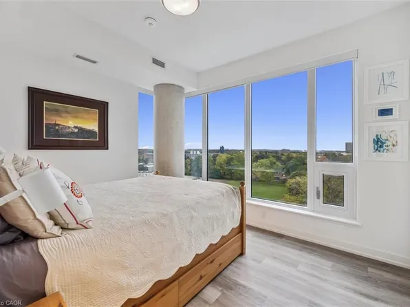 15 Wellington St S #909, Kitchener, ON N2G 0E4