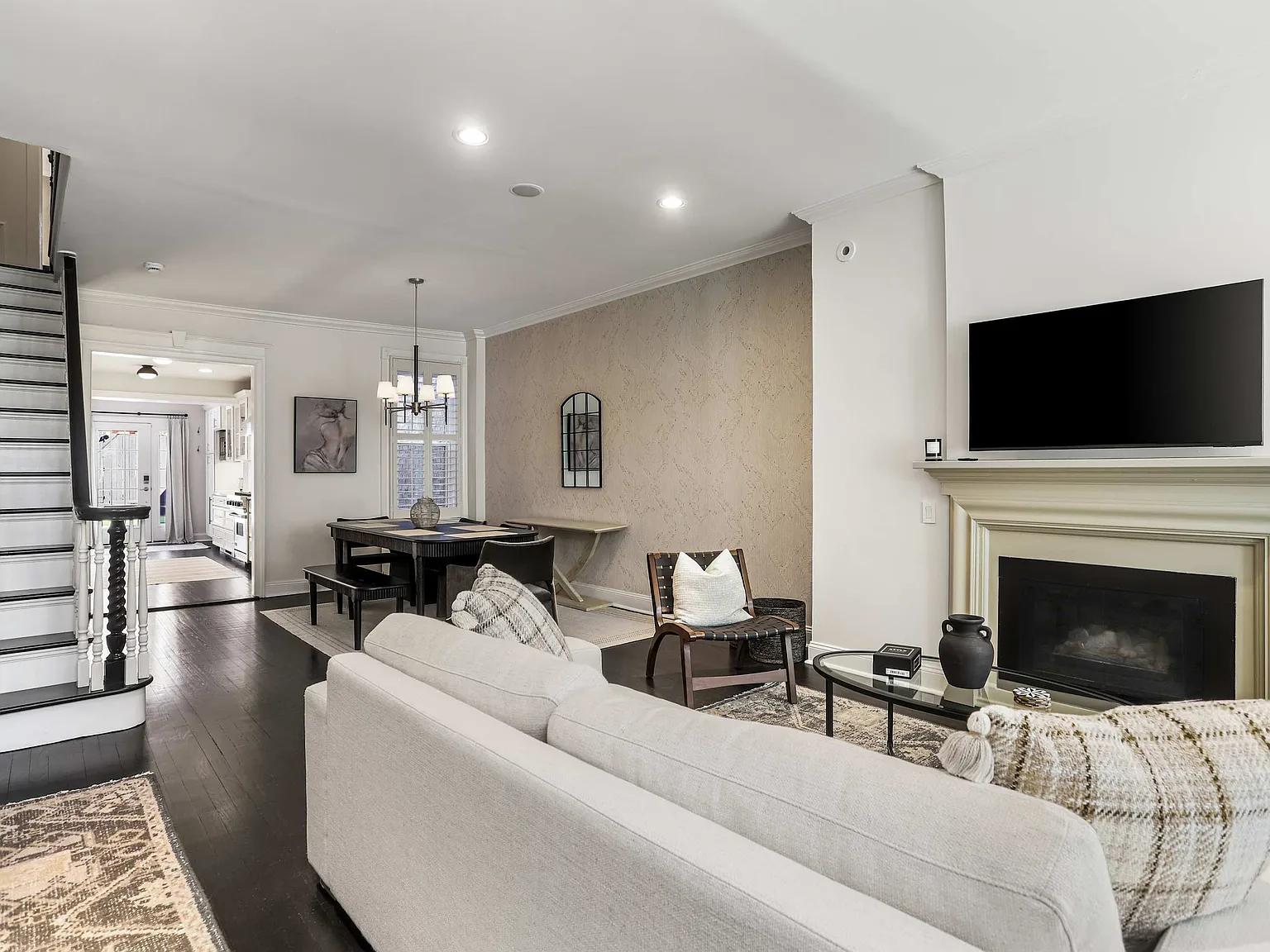 3 bed, 2.5 bath, 2700 sqft, $20,000 — Photo 3