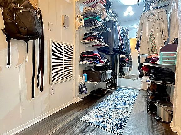 Walk in closet