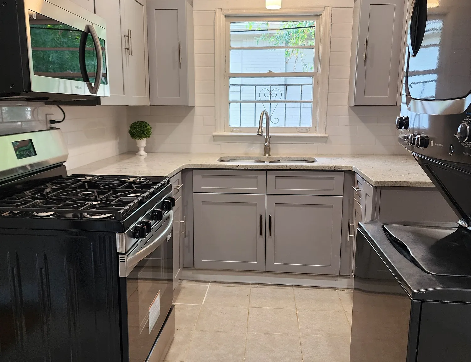 3 bed, 1010 sqft, $1,650 — Photo 3