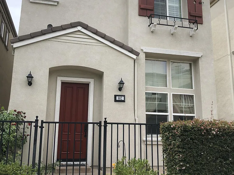 882 Foxworthy Ave — Photo 1
