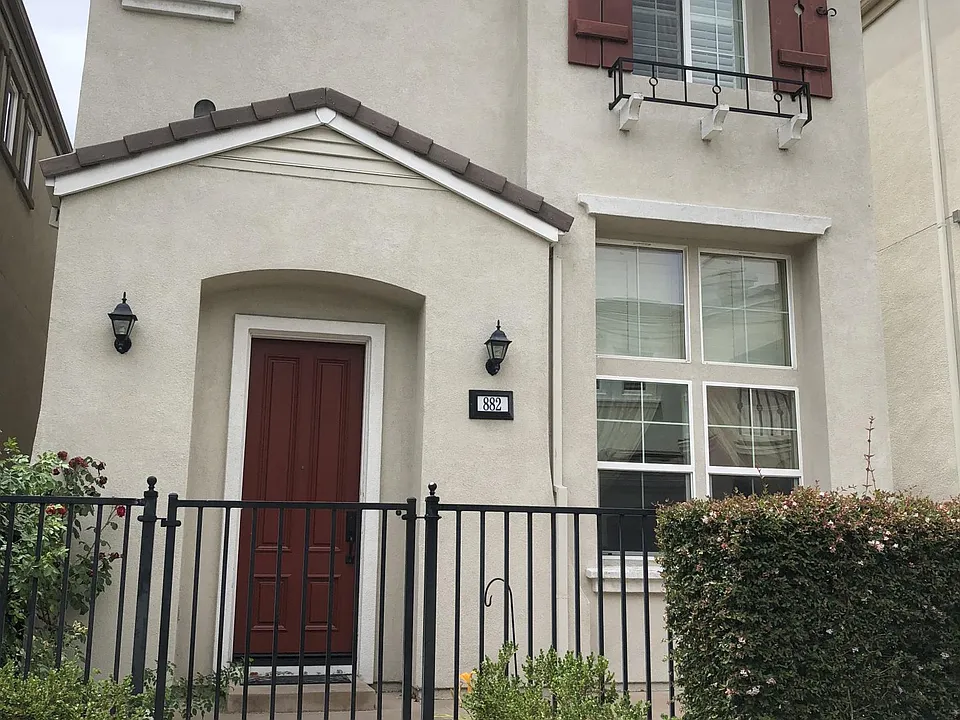 882 Foxworthy Ave