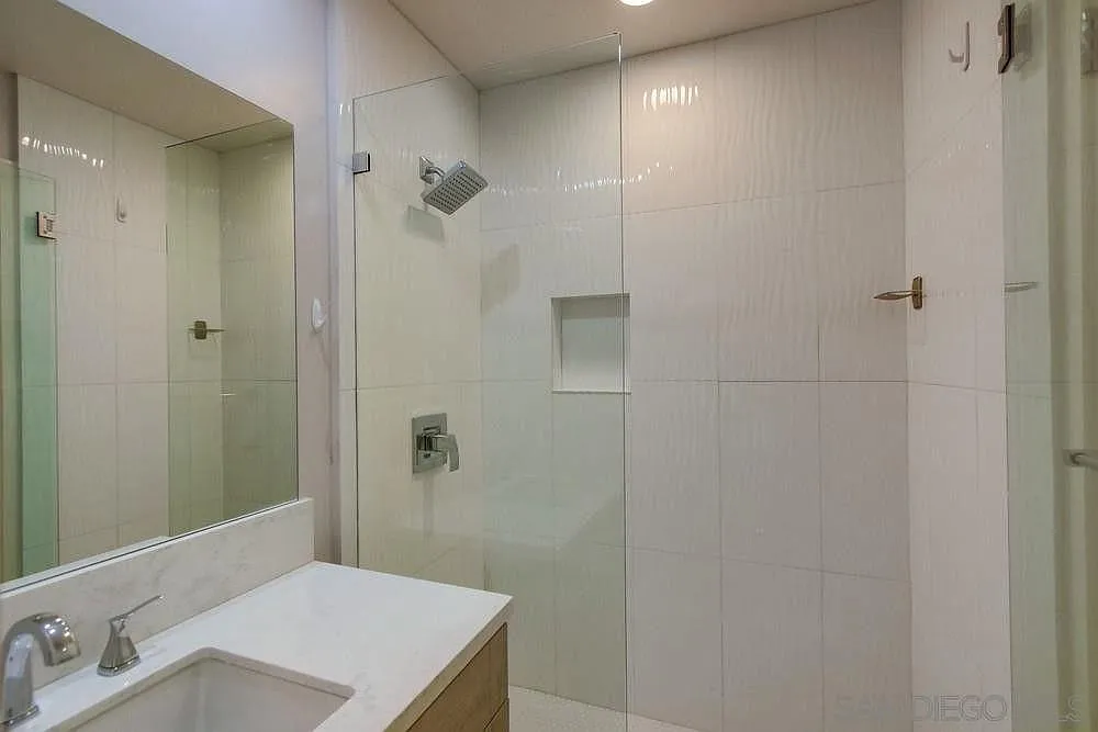 4 bed, 1900 sqft, $10,000 — Photo 4