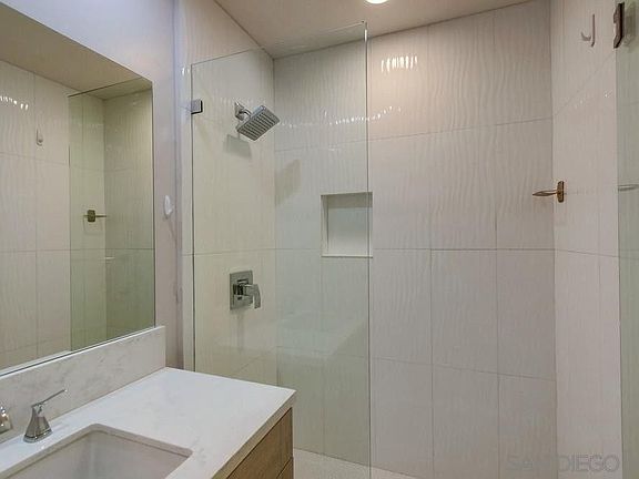 2nd Bathroom