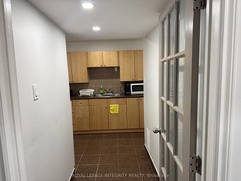219 Lucinda Cres — Photo 12
